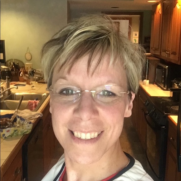 Meet your Posher, Julie - Picture 1 of 1